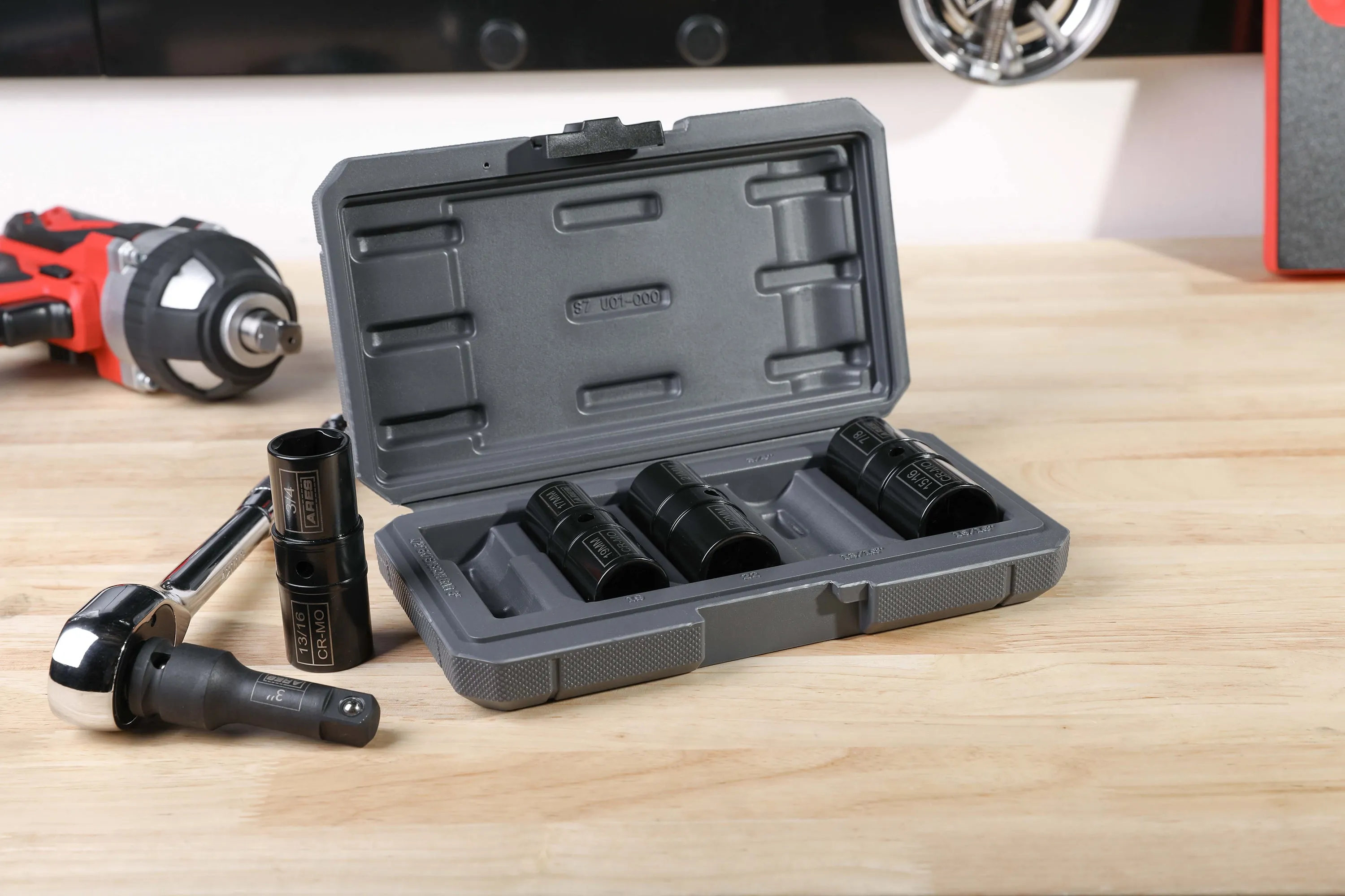 ARES 59010 - 1/2-inch Drive 5-Piece Flip Lug Nut Socket Set