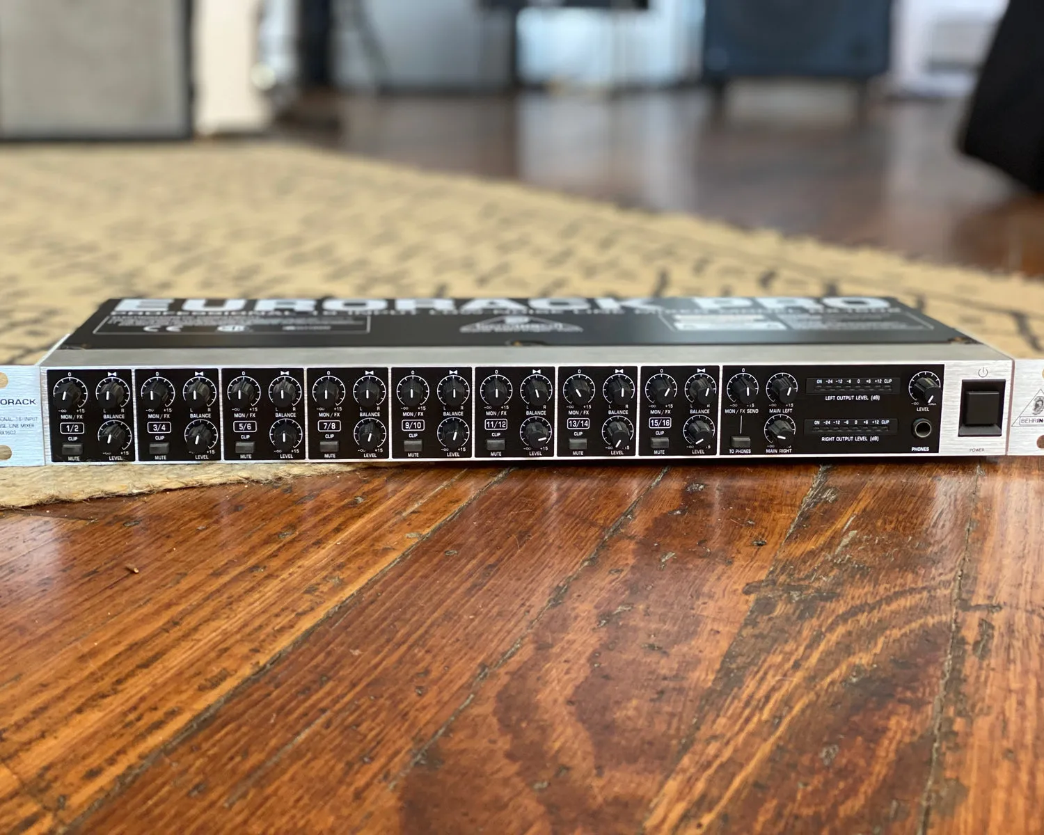 Behringer Eurorack Pro RX1602 Mixer