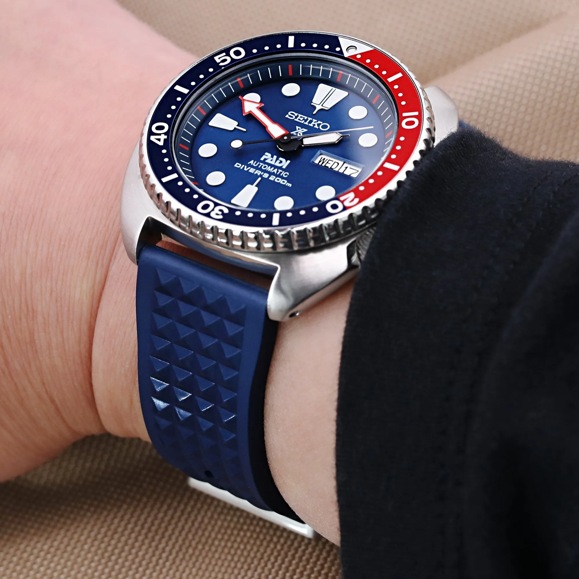 Chaffle Navy Blue FKM Rubber watch strap, 19mm to 22mm